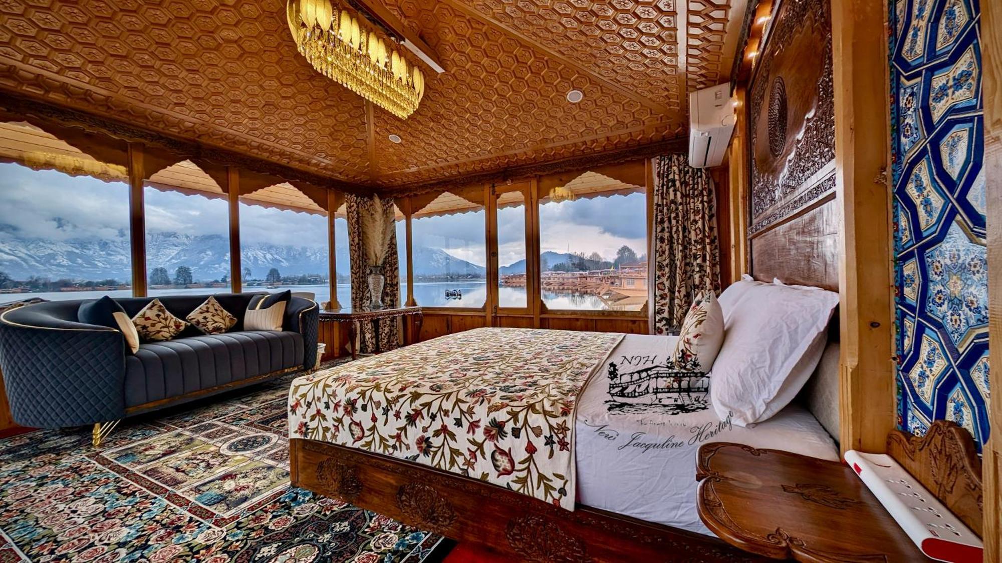 New Jacquline Heritage Houseboats Srīnagar Exterior foto